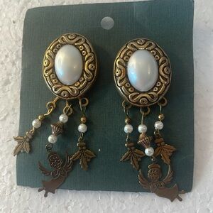 Christmas angel mistletoe earrings gold tone pearls dangle pierced ears women’s